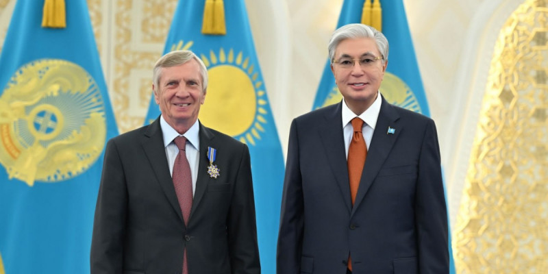 Президент мемлекет қайраткері Александр Судьинге екінші дәрежелі «Барыс» орденін табыстады