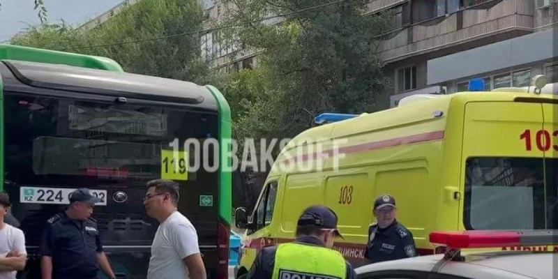 Алматыда автобус жүргізушісі әйел адамды қағып, мерт қылды