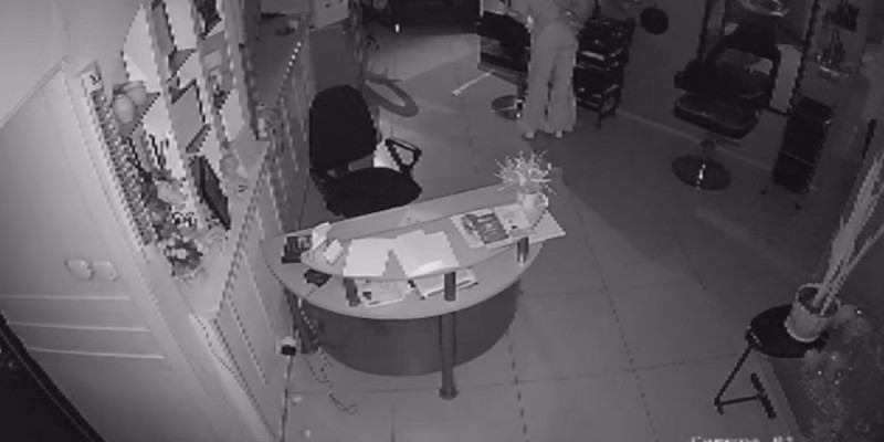 Қарағандыда өзі жұмыс істейтін сұлулық салонын тонаған қызметкер ұсталды