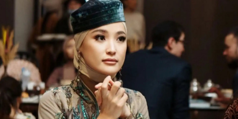 Әнші Мөлдір Әуелбекова эфирден тыс қалғаны туралы жазба жариялады