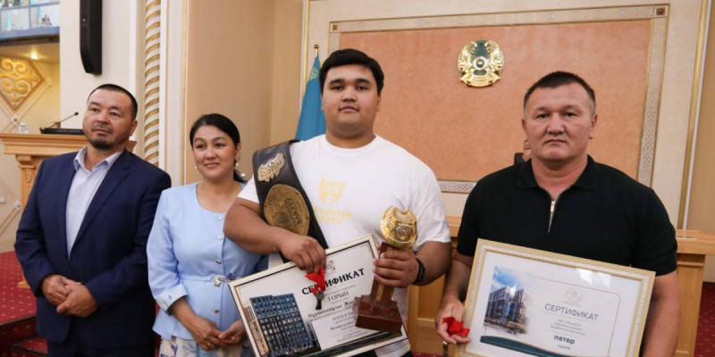 «Қазақстан барысы – 2026» турнирінің жеңімпазы мен оның бапкеріне пәтер берілді
