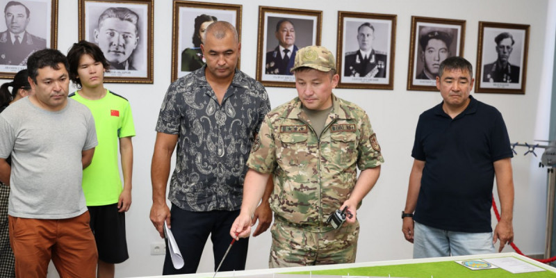 Даңқты ұшқыш Байзолла Әкежановтың ұрпақтары Ұлттық ұлан авиациясында болды