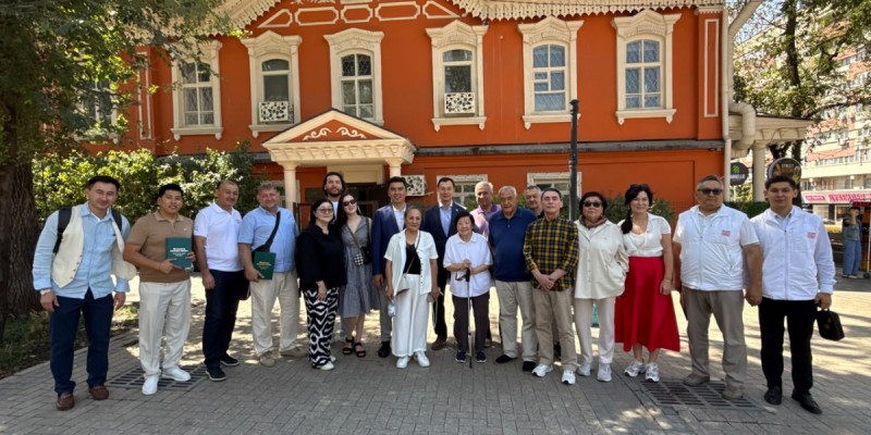 ҚХП Алматыда шығармашылық зиялы қауым өкілдерінің ұсыныстарын тыңдады