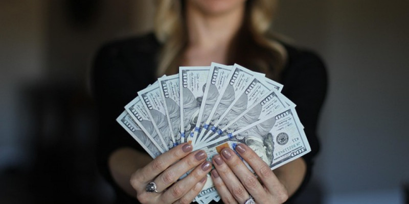 Тез байығысы келген қазақстандық әйел 10 млн теңгеден астам ақшасынан айырылды
