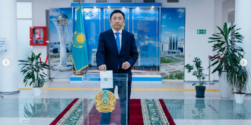 Құрылтай – 2026: Атырау облысының әкімі Болат Ақшолақов дауыс берді