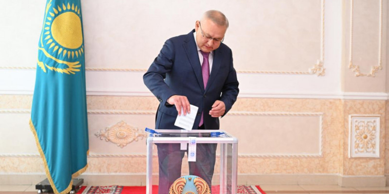 Құрылтай – 2026: Жетісу облысының әкімі Бейбіт Исабаев дауыс берді