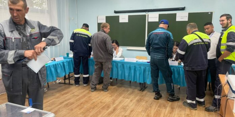 Қосшы құрылысшылары жұмыстағы үзілісті пайдаланып сайлауға барды