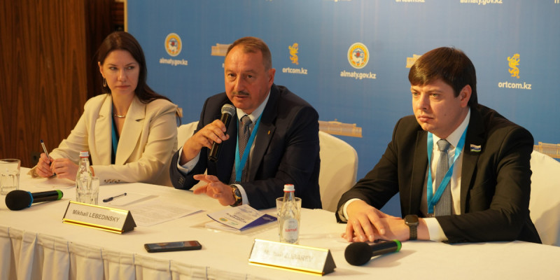 Ашықтық, қолжетімділік пен бірыңғай стандарттар – ресейлік бақылаушылар Қазақстандағы сайлау туралы пікір білдірді