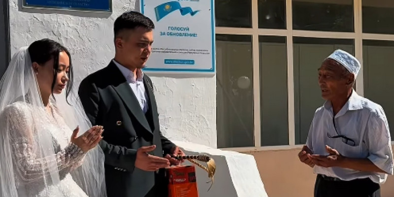 Ақтөбе облысында жас жұбайлар той күні дауыс беруге барды – ВИДЕО