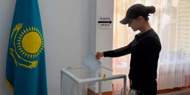 Сәтпаевтан Жезқазғанға дейін жүгіріп келген марафоншы сайлауда дауыс берді