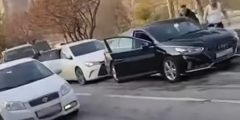 Шымкентте жол апатынан кейін адам ұрлап кеткен күдіктілердің соты басталды