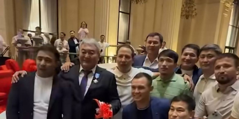 Дзюдошылар бұрынғы бас бапкеріне автокөлік сыйлады (ВИДЕО)