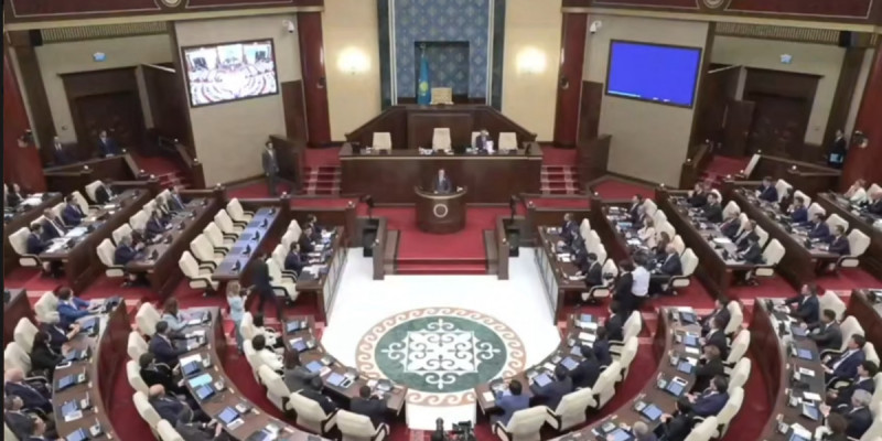 Депутаттар Құрылтай Төрағасының орынбасарларын сайлады