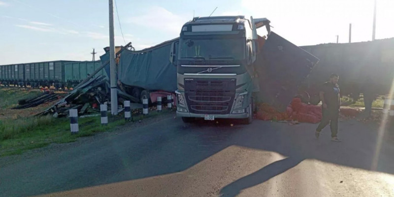 Ақмола облысында жүк көлігі пойызға соғылды