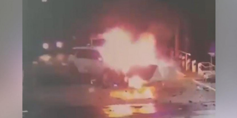 СҚО-да көлік өртеніп кетті: жолаушылар ішінде қалып, жүргізуші қашып кеткен