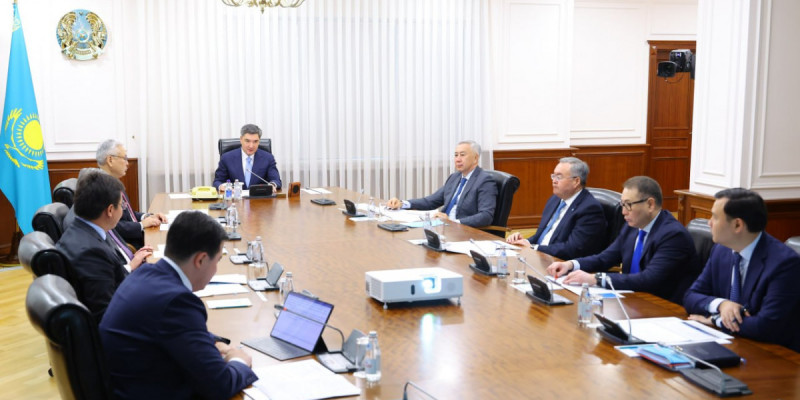 Олжас Бектенов инвестиция тарту жүйесін жетілдіру мәселелері жөнінде кеңес өткізді