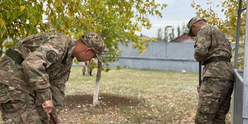 Тазалық – ортақ міндет: 5573 әскери бөлімінің жеке құрамы сенбілікке шықты
