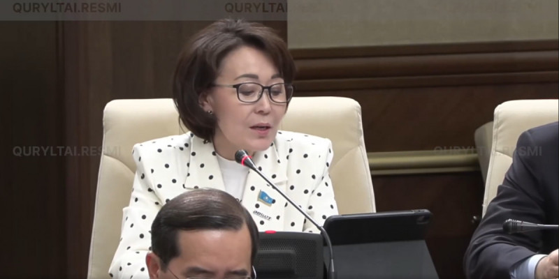 Конституциялық құндылықтарды азаматтардтың күнделікті өміріне орнықтыру қажет – Үнзила Шапақ