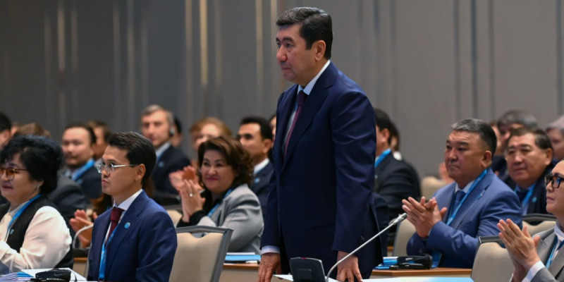 Ерлан Қошанов Қазақстан Халық Кеңесінің Төрағасы болып сайланды