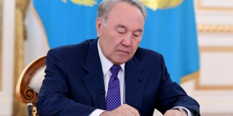 Нұрсұлтан Назарбаев Маңғыстауда қаза тапқан әскери қызметкерлердің отбасына көңіл айтты