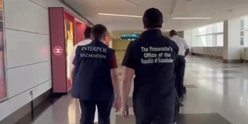 БАӘ-де іздеуде жүрген 3 адам Қазақстанға экстрадицияланды