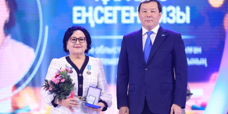 Ақтөбеде 37 жылын ұстаздыққа арнаған педагог «Құрмет» орденімен марапатталды