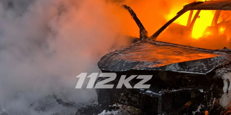 Астанада автотұрақта тұрған бес көлік өртеніп кетті