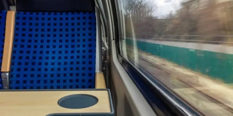 Павлодарда пойыз астына түсіп, аяғынан айырылған 22 жастағы жігіт көз жұмды