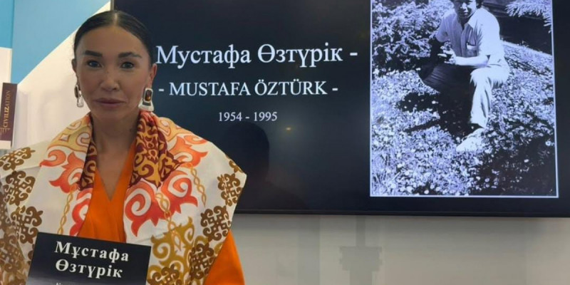 «Жылдар бойы жауапсыз қалған сұрақтар»: Мұстафа Өзтүріктің қызы әкесі туралы кітап жазып жатыр