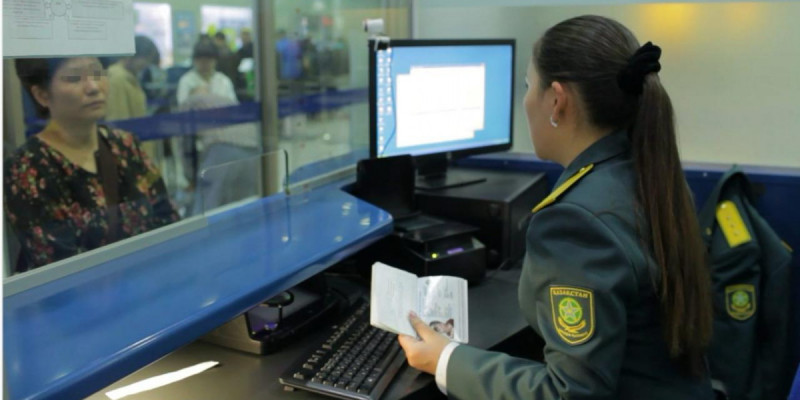 ҰҚК: Қазақстанға жалған құжатпен кірмек болған 19 шетелдік анықталды (ВИДЕО)