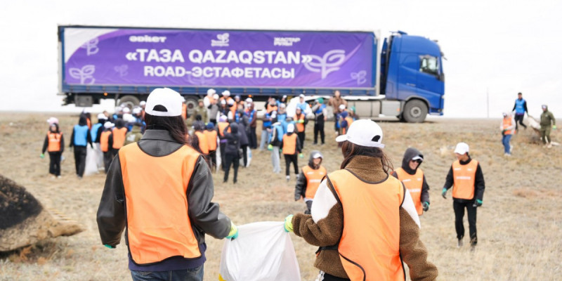 «Әділет» партиясының белсенділері Абай облысындағы Жидебай қорығының аумағын тазартты