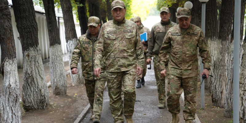 Аңсаған Балтабеков Семейдегі Ұлттық ұлан сарбаздарының жағдайымен танысты