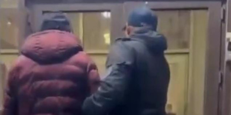 Астанада автобуста қызға тиіскен ер адам ұсталды