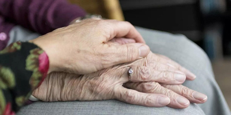 Ғалымдар 80 жастағы адамның жасушаларын 20 жасқа дейін жасартып, ерекше тәжірибе жасаған