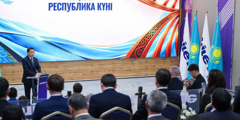Республика күніне орай «Әділет» партиясында мемлекеттік наградалар табысталды
