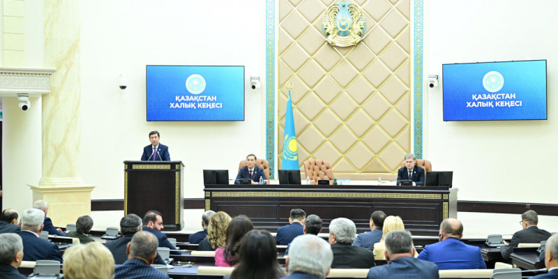 Мемлекет басшысының атынан Халық кеңесінің төрағасы мемлекеттік наградаларды табыстады