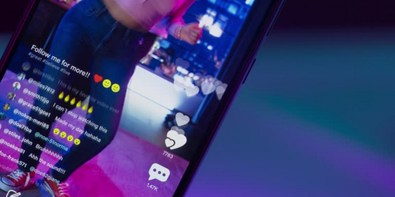 TikTok-та балағат сөз айтқан қыздың анасы жауапкершілікке тартылды