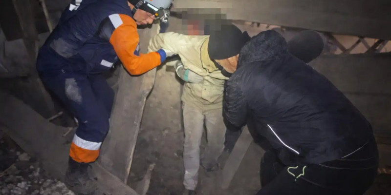 Семейде үйдің төбесі опырылып, ер адам үйінді астында қалып қойды