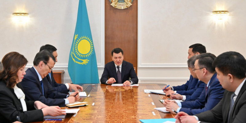 Ерлан Қарин Президент Жолдауын іске асыруға қатысты басты міндеттерді талқылады