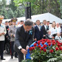 Алматы әкімі Мәңгілік алауға гүл шоқтарын қойды