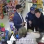 Ақтауда сатушы әйелді спирттік ішімдік сатудан бас тартқаны үшін соққыға жықты (ВИДЕО)