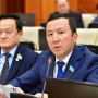 "Дәрі-дәрмек нарығының 80%-ы – шетел өнімдері": Депутат отандық өндірісті дамыту қажет екенін айтты