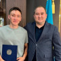 Әкім 5 жастағы баланы құтқарған студентке ақшалай сыйлық табыстады