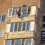 Қарағандыда 9-қабаттың балконынан секірмек болған ер адам құтқарылды