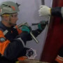 Семейде екі бала пәтерде қамалып қалған