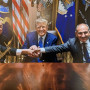 Дональд Трамп Әзербайжан Президентіне сыйлық жіберді