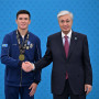 Президент бокстан Әлем чемпионатының жеңімпаздары мен жүлдегерлерін марапаттады