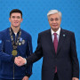 Президент бокстан Әлем чемпионатының жеңімпаздары мен жүлдегерлерін марапаттады