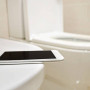 47 жастағы әйел iPhone-ды жуынатын бөлмеде қуаттап отырып көз жұмған