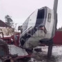 Риддерде жеңіл көлік қоршауды бұзып, жеке үйдің ауласына кіріп кетті